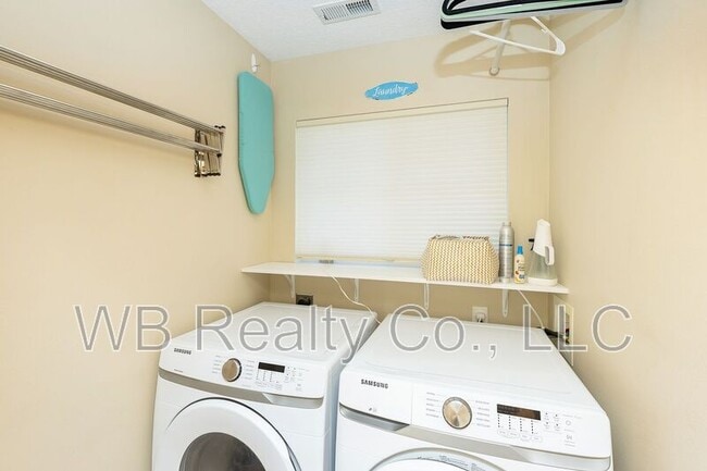 Building Photo - 10202 Catalina Dr