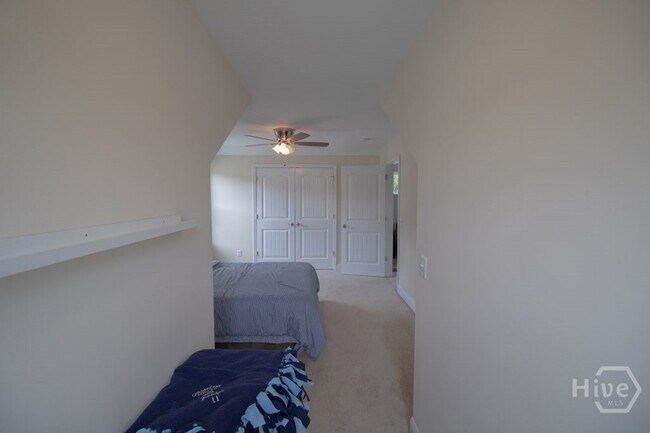 Building Photo - 4 Gresham Ln