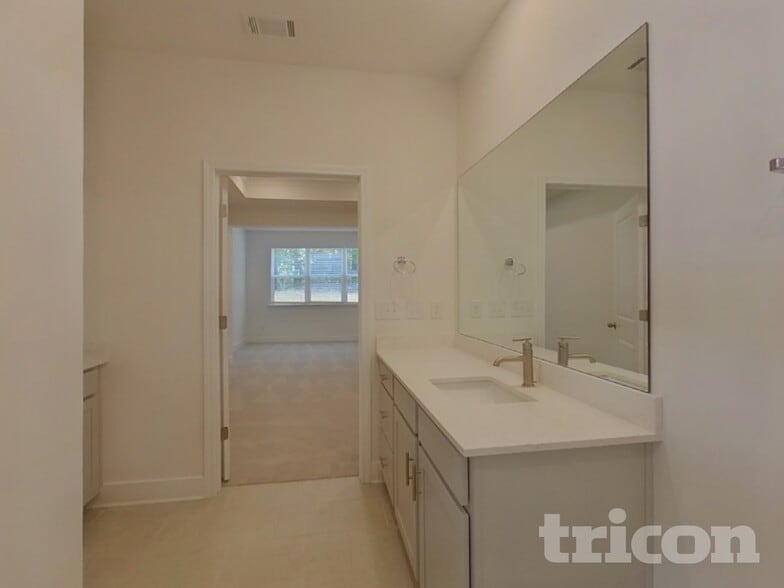 Building Photo - 45 Mayhaw Pt