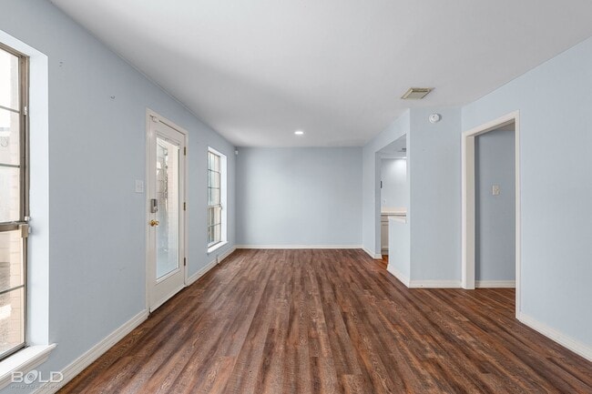 Building Photo - 421 Stratmore Dr