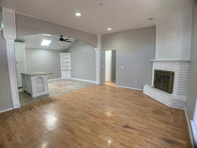 Building Photo - 3 Bed 2 Bath Moore home