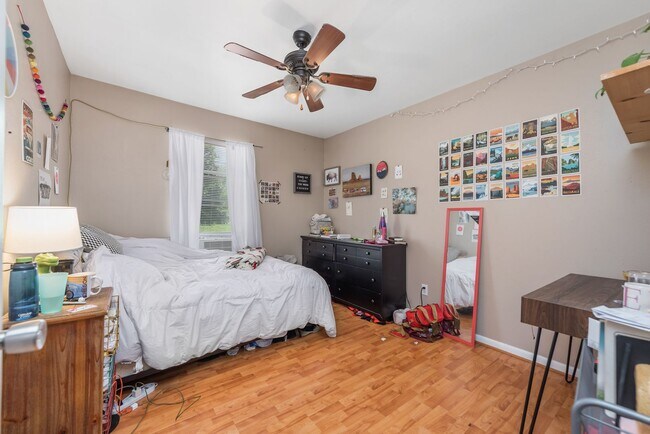 Building Photo - August 2026 Pre-Lease! Beautiful 3 Bed, 2 Bath House with Covered Patio!