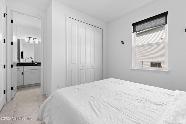 Building Photo - 4556 Pine Ridge Pkwy