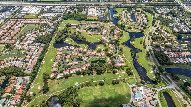Building Photo - 8535 Casa Del Lago