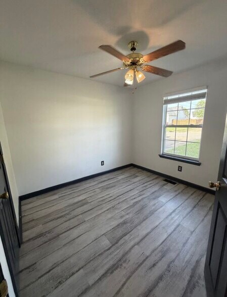 Building Photo - 3531 Sandpiper Dr