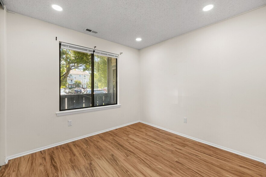 Building Photo - 5317 Aberdeen Dr