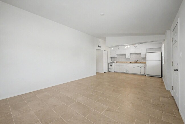 Building Photo - 10606 W Oakmont Dr