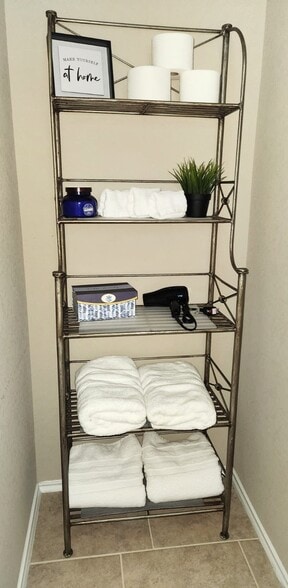 Building Photo - 9618 Silver Mist Way