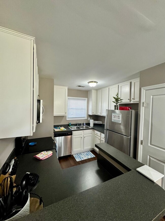 Building Photo - 226 Edgewater Ln