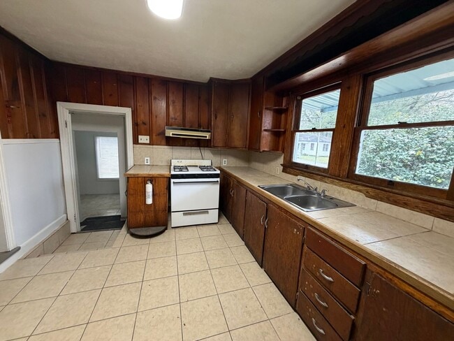 Building Photo - FOR RENT in Lafayette!