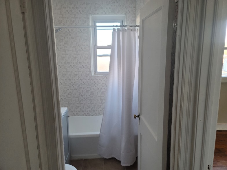 Building Photo - 4044 Lasher Rd