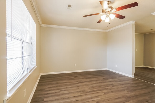 Building Photo - 77 Oakwood St