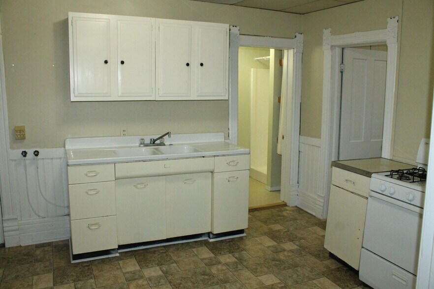 Kitchen - 119 Elm St