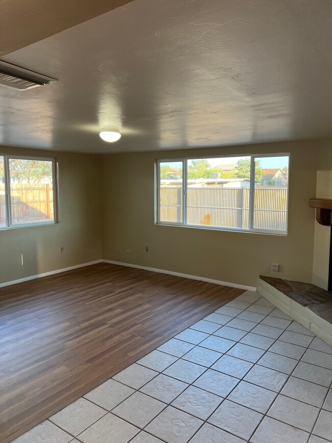 Building Photo - 2855 W Calle Ocio