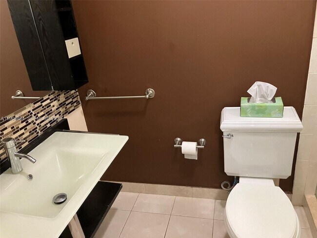 Building Photo - 8500 SW 109th Ave