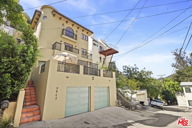 Building Photo - 9842 Portola Dr