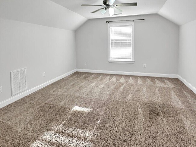 Building Photo - 1102 Dartmouth Dr