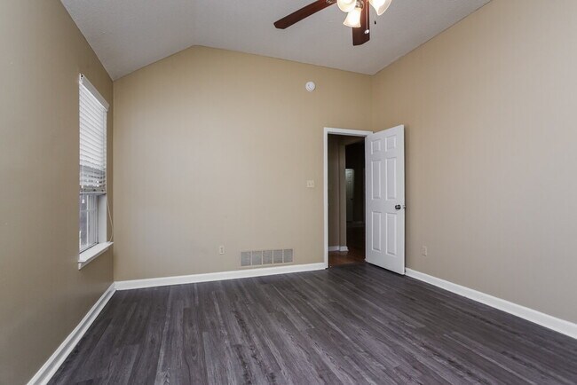 Building Photo - 8207 Cross Point Dr