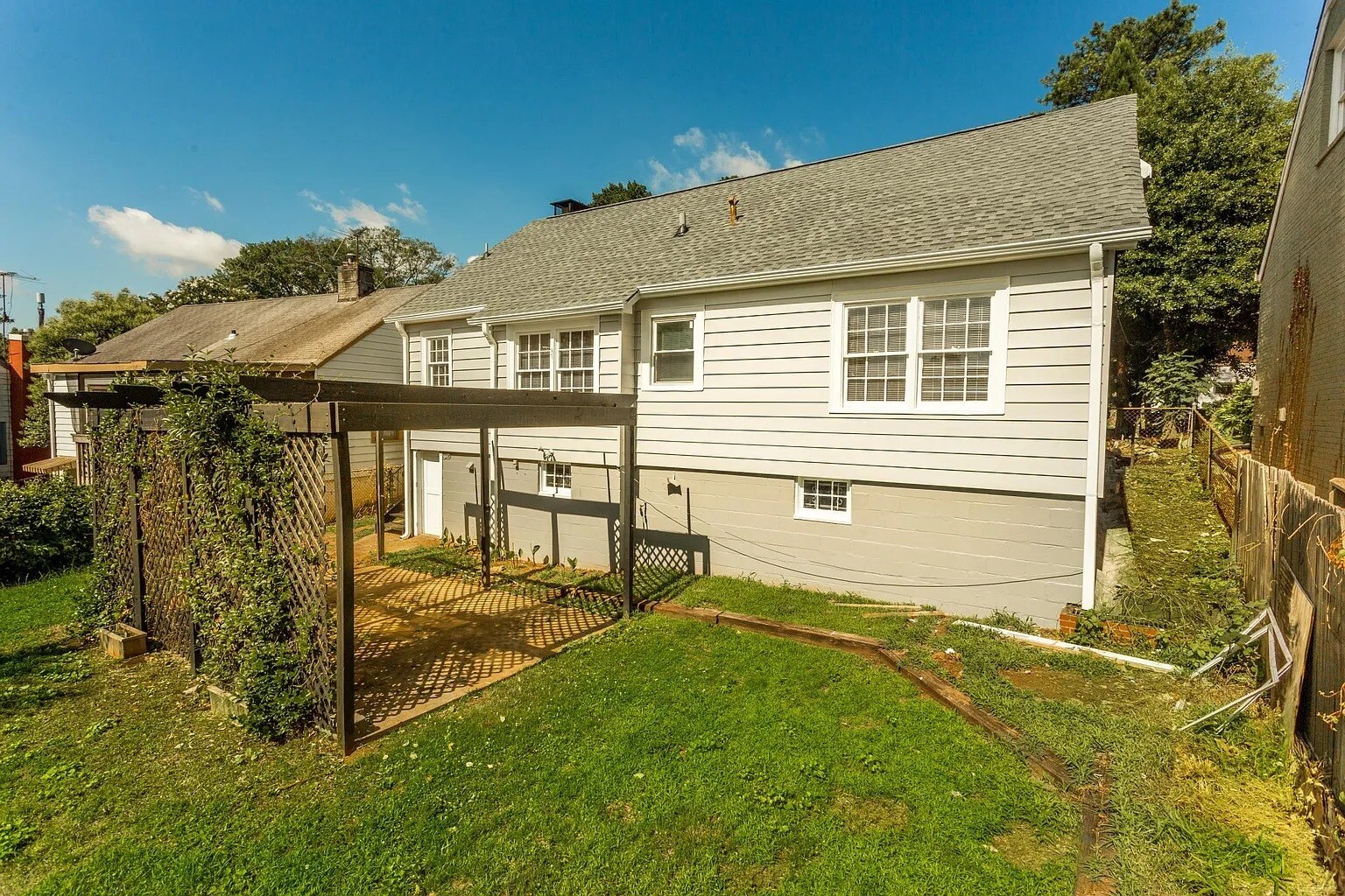 Building Photo - 2674 Jefferson Terrace