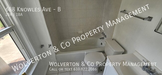 Building Photo - Large 2 bedroom, 1 Bath 2nd Floor Unit Ava...