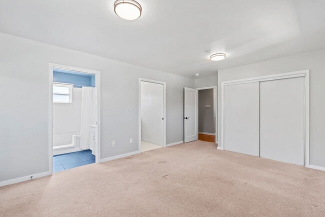 Building Photo - Pet Friendly 3Bd/2Ba Single-Family Home
