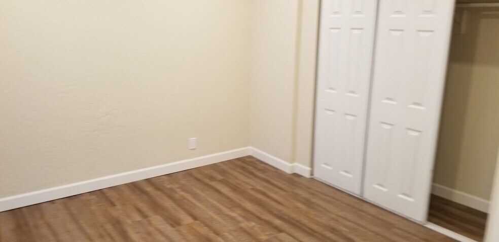Building Photo - 1804 Club Dr