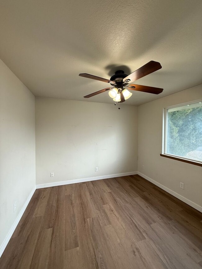 Building Photo - 1206zi-S