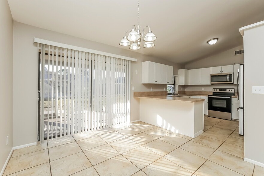 Building Photo - 244 SW 22nd Pl