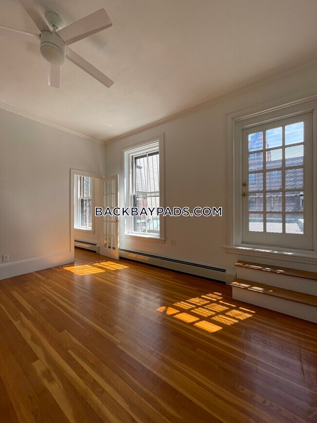 Building Photo - 370 Marlborough St