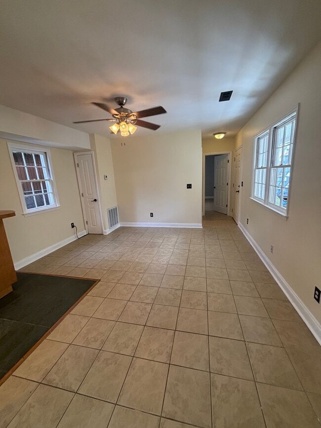 Building Photo - 2 Bedroom 2 Bathroom in The Charleston Pen...