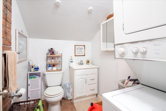 Building Photo - 130 Taft Ave