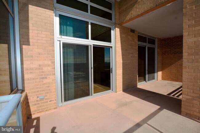 Building Photo - 5750 Bou Ave