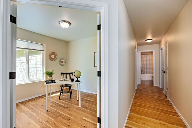 Building Photo - 3 Bedroom Rambler in Quiet Port Orchard Lo...