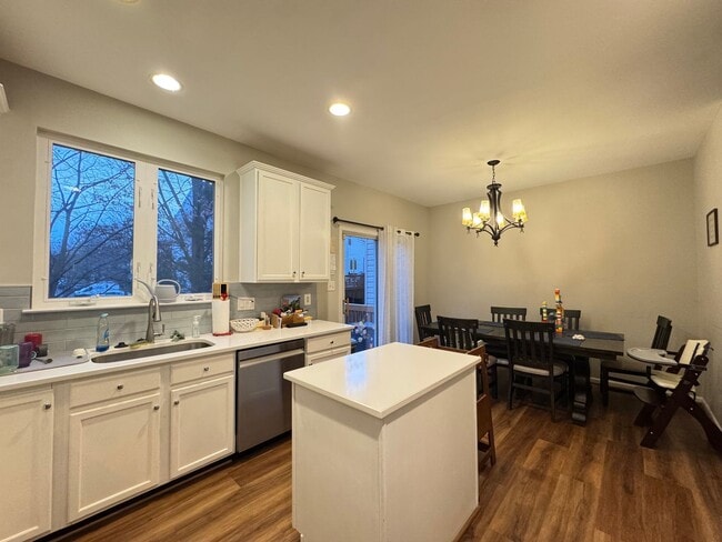 Building Photo - Stunning 3 Bed 2.5 Bath Home With Fenced Yard In Beautiful Harris Property