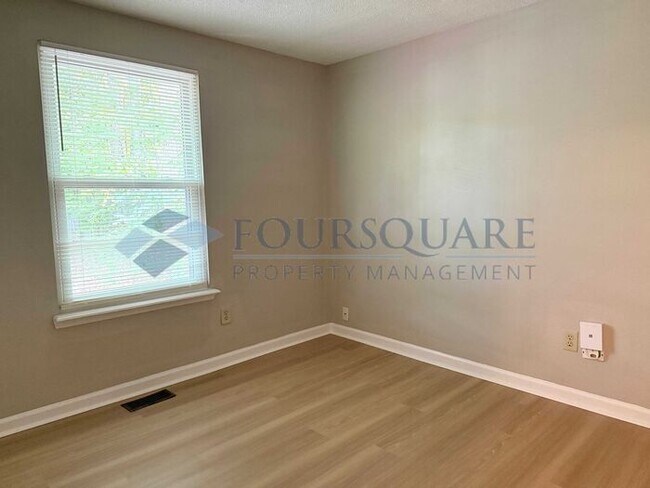 Building Photo - Cozy 4-Bed / 2-Bath Home with Main-Level Bedrooms, Large Backyard & Corner Lot , Near Shelley Lake