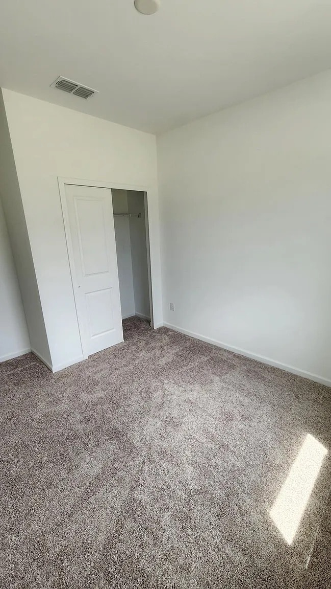 Building Photo - Room in House on Godwit Ln
