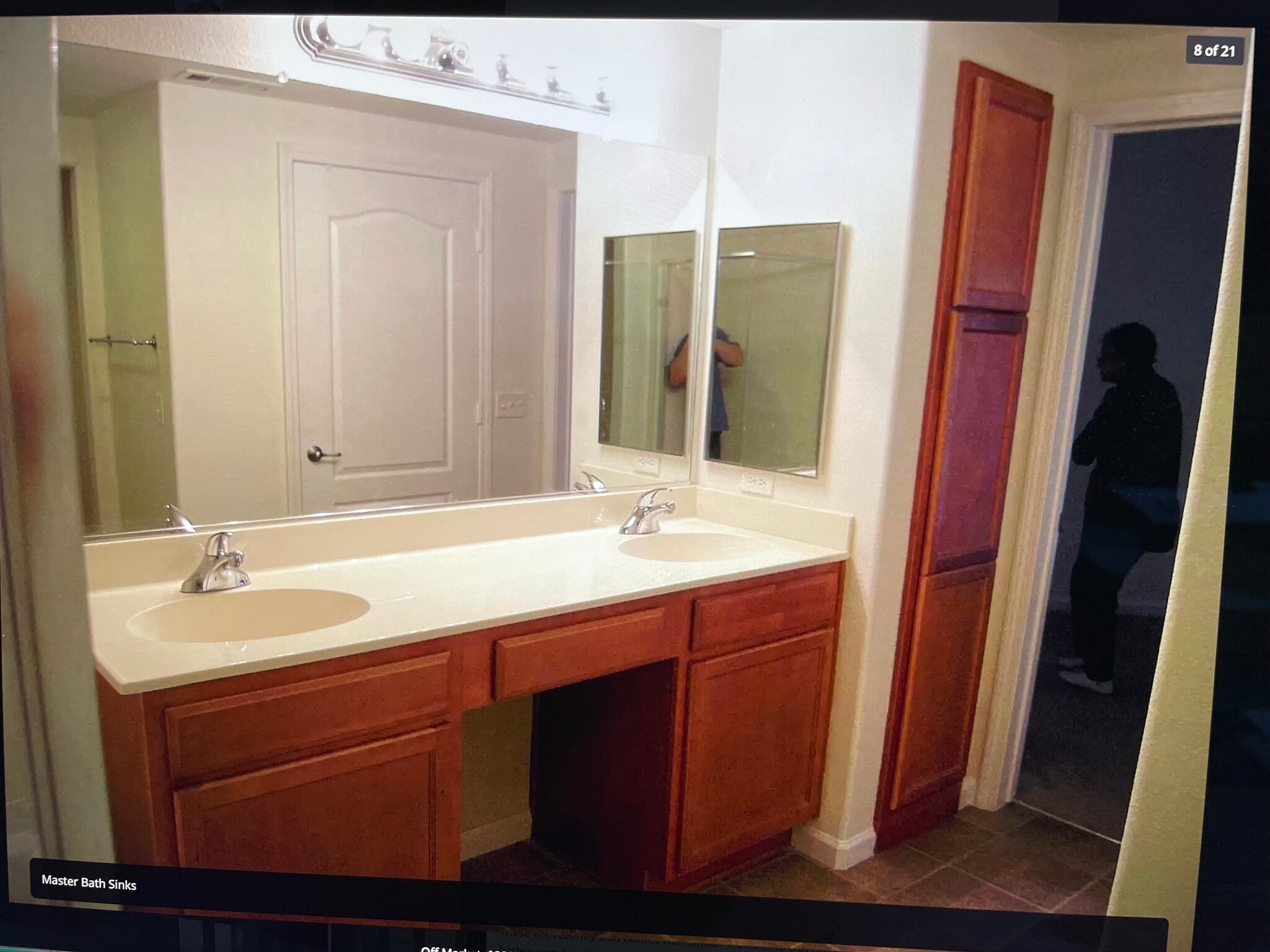Master BR Sinks and powder area - 17000 Wedge Pky