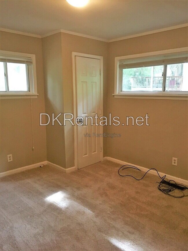 Building Photo - 808 Meadow Pl