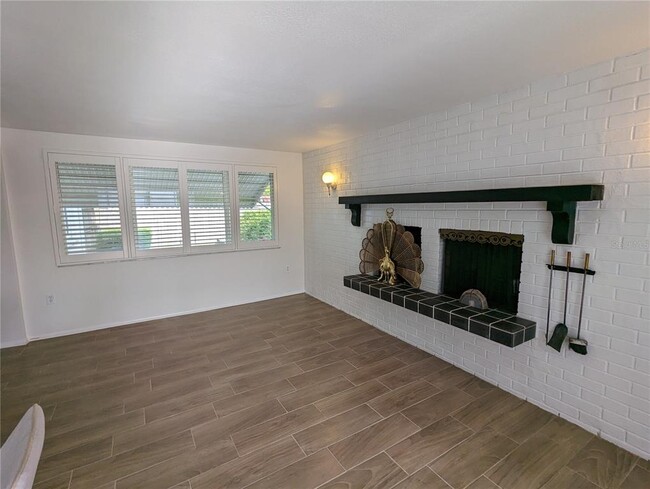 Building Photo - 4233 Hillsdale Dr