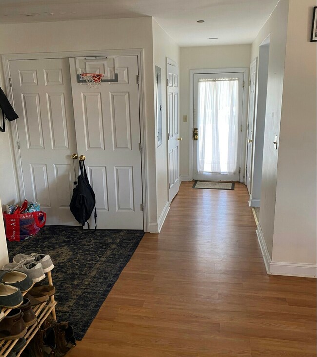 Building Photo - 2-Fl Duplex Available for June! 3-beds, 2.5 Baths