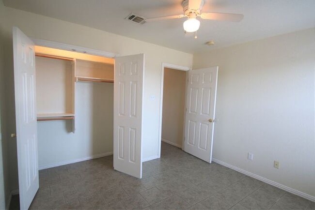 Building Photo - One of a Kind 2/1 Duplex Home w/ Private F...