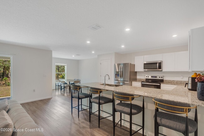 Building Photo - 301 Haines Rd SW