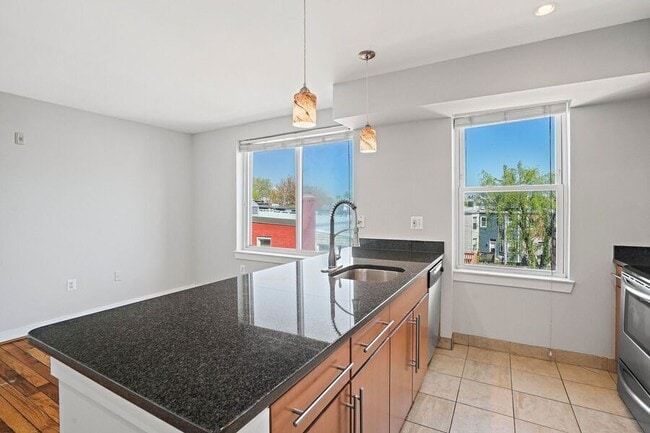 Building Photo - 420 16th St SE