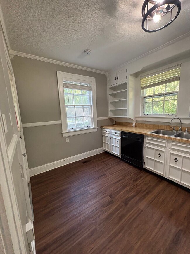 Building Photo - 783 Sanders Rd