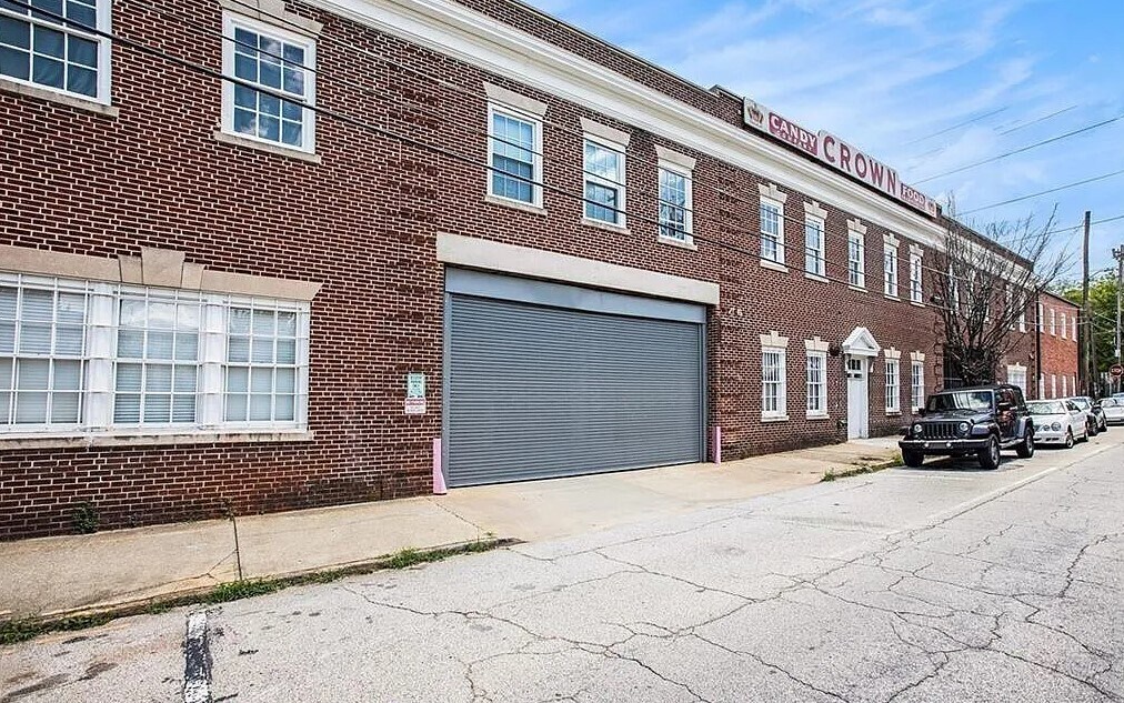 Secure community garage. - 320 M L K Jr Dr SE
