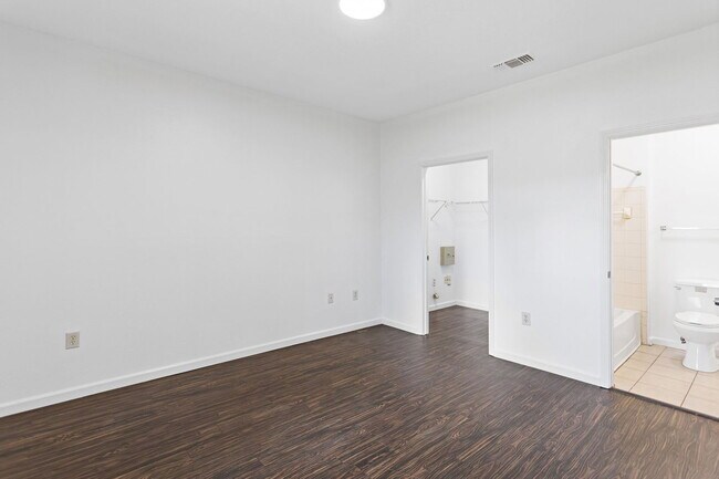 Building Photo - 17906 Villa Creek Dr