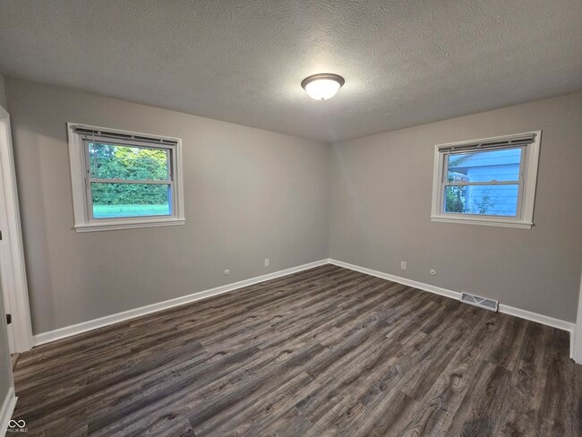 Building Photo - 2115 Dawnshire Dr