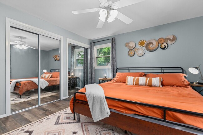 Building Photo - 733 W 4th St