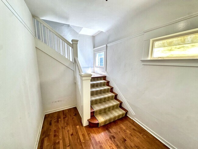 Building Photo - 534 63rd St