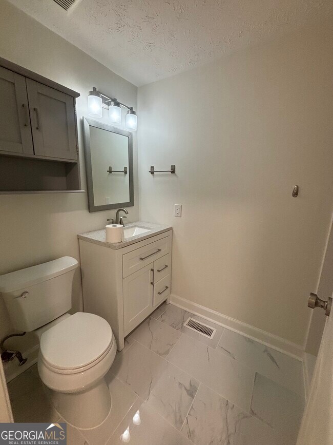 Building Photo - 2215 Ranch Trail